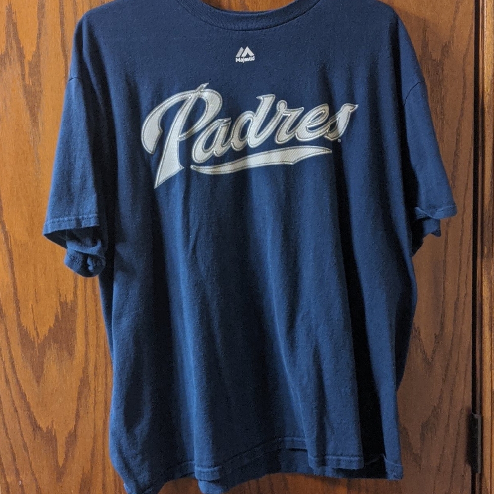 SOLD---Majestic San Diego Padres Men's XL T-shirt